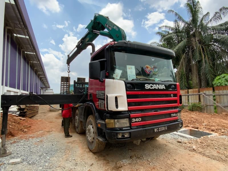 Professional towing and roadside service equipment